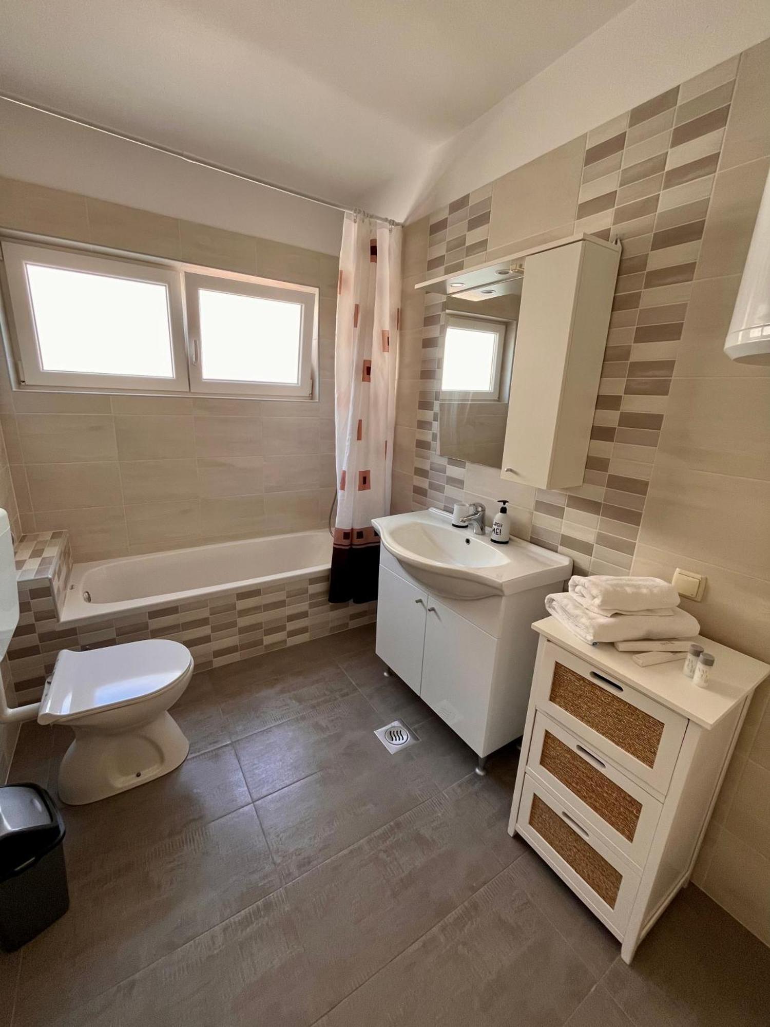 Apartments Jaska Супетарска Драга Екстериор снимка